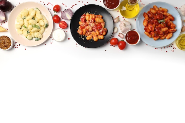 Тарелки с блюдами для меню